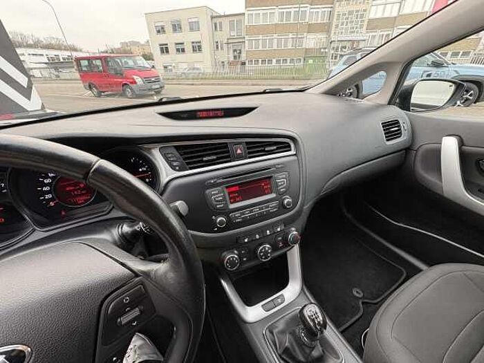 Kia cee'd / Ceed 1.4 CVVT Edition 7