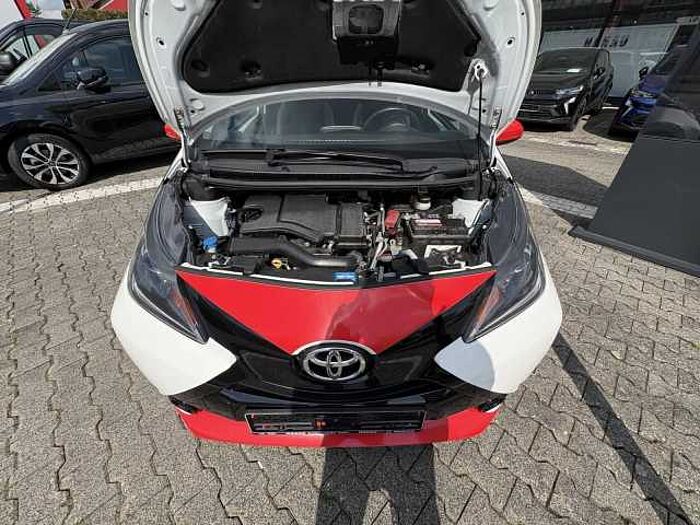 Toyota Aygo 1.0 x-play touch