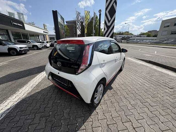 Toyota Aygo 1.0 x-play touch