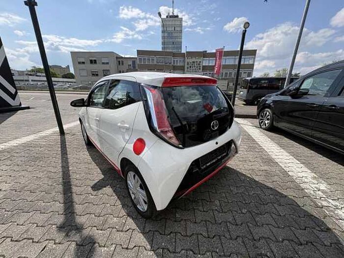 Toyota Aygo 1.0 x-play touch