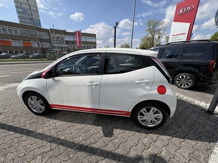Toyota Aygo 1.0 x-play touch