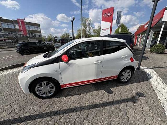 Toyota Aygo 1.0 x-play touch