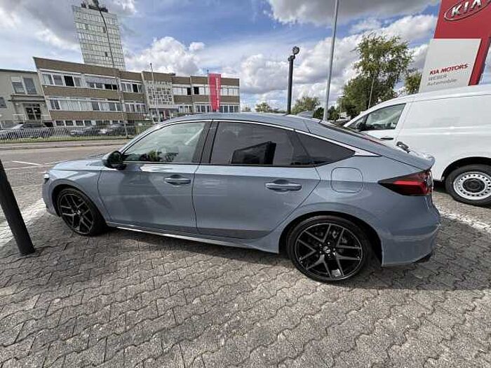 Honda Civic e:HEV Advance AHK Black-Emblem-Kit